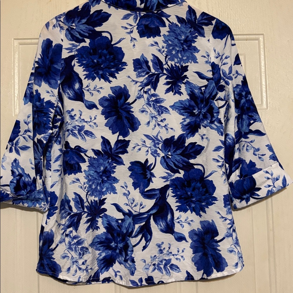 Sara Michelle White and Blue Floral Button-Down Shirt - Picture 5 of 6